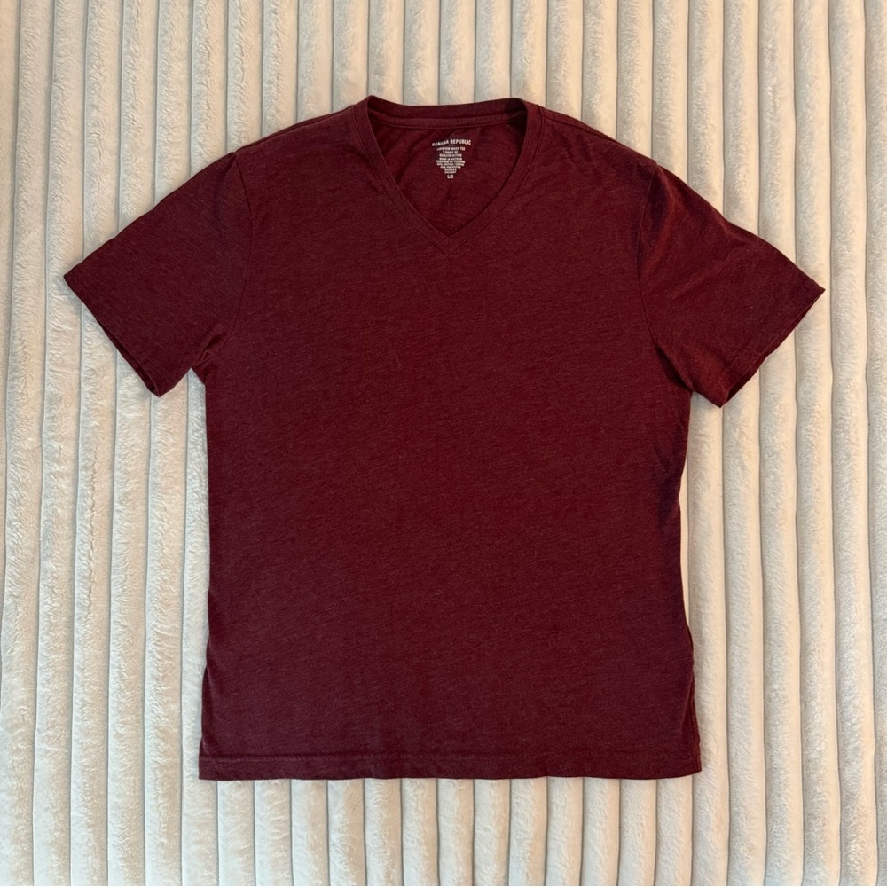 Banana Republic Maroon V-Neck Short Sleeve Tee Size Large